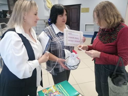 Библиотекари Лаишевской центральной библиотеки провели акцию «Родной язык, дружу с тобой»