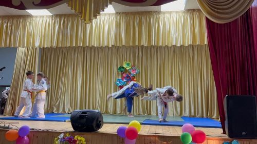 С праздником поздравляли спортсмены