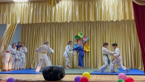 С праздником поздравляли спортсмены
