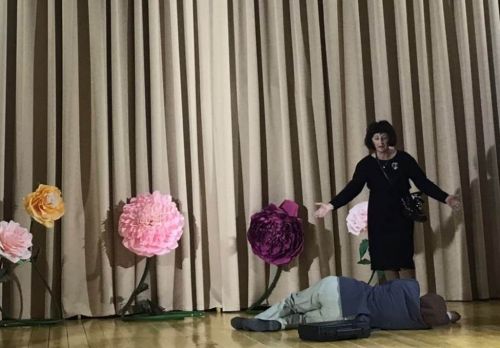 В Атабаево праздник 8 Марта отметили ярким концертом