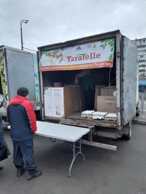Разнообразную продукцию выставили сегодня сельхозпредприятия Лаишевского района на ярмарке в Казани