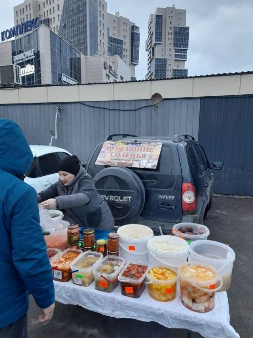Разнообразную продукцию выставили сегодня сельхозпредприятия Лаишевского района на ярмарке в Казани