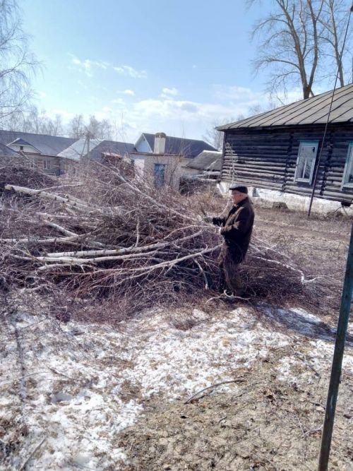Сегодня приводили в порядок территорию будущего  фельдшерско-акушерского пункта в дер. Старая Пристань