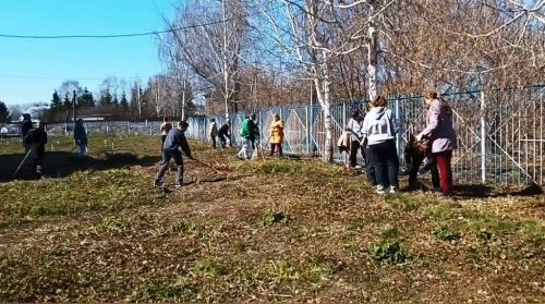Субботник - это весело: видеоклип от Нармонской средней школы