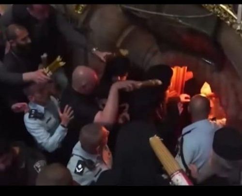 Благодатный огонь сошел в Иерусалиме в храме Гроба Господня