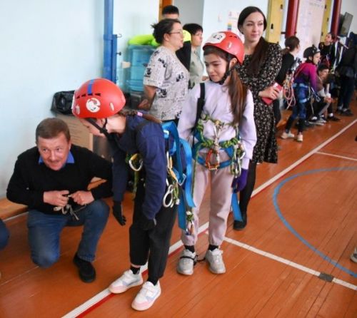 Атабаевские юные туристы участвовали в республиканских соревнованиях