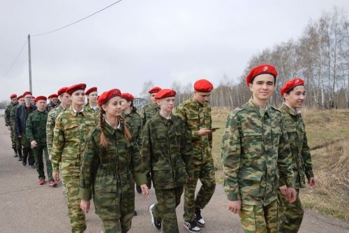 На полигоне танкового училища прошли учебные стрельбы для школьников Лаишевского района