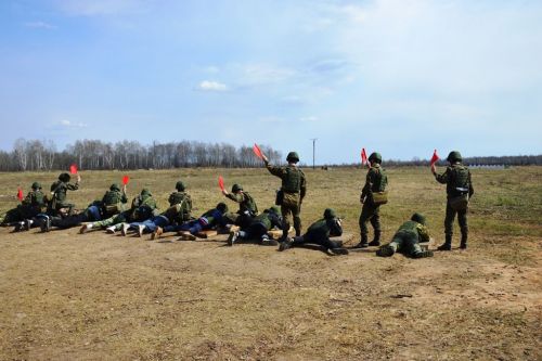 На полигоне танкового училища прошли учебные стрельбы для школьников Лаишевского района