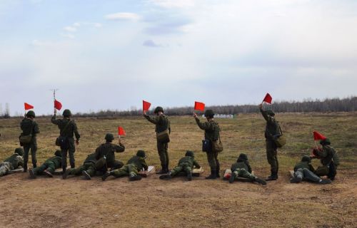 На полигоне танкового училища прошли учебные стрельбы для школьников Лаишевского района