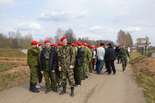 На полигоне танкового училища прошли учебные стрельбы для школьников Лаишевского района