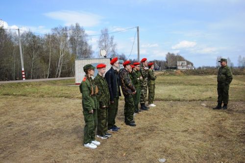 На полигоне танкового училища прошли учебные стрельбы для школьников Лаишевского района