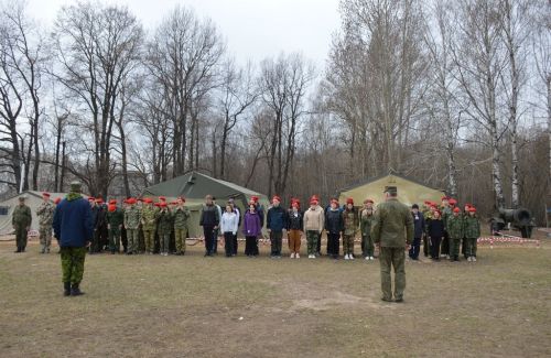На полигоне танкового училища прошли учебные стрельбы для школьников Лаишевского района