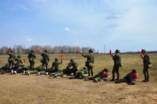 На полигоне танкового училища прошли учебные стрельбы для школьников Лаишевского района