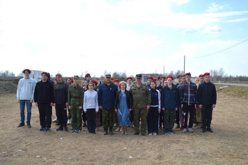На полигоне танкового училища прошли учебные стрельбы для школьников Лаишевского района