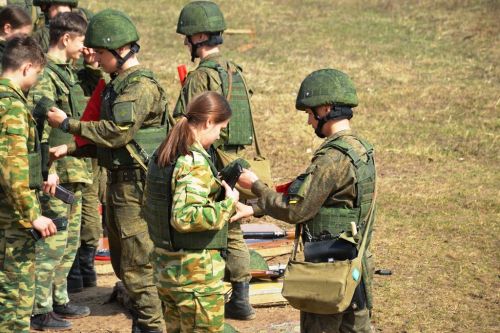 На полигоне танкового училища прошли учебные стрельбы для школьников Лаишевского района