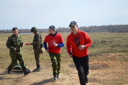 На полигоне танкового училища прошли учебные стрельбы для школьников Лаишевского района