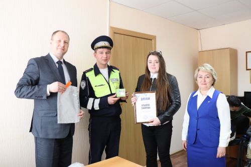 Финалисты конкурса «Мамы рулят» получили свои призы