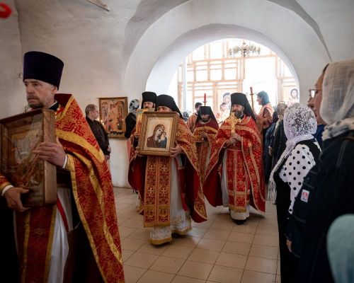 Митрополит Кирилл совершил Литургию в Столбищенском храме Казанских святителей