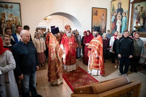 В Неделю святых жён-мироносиц митрополит Кирилл совершил Литургию в Ильинском храме села Песчаные Ковали