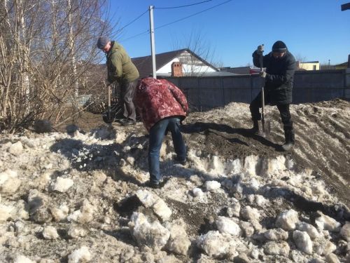 Продолжают поступать снимки с субботника в Лаишеве