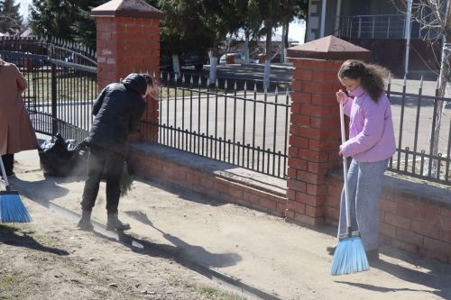 Продолжают поступать снимки с субботника в Лаишеве