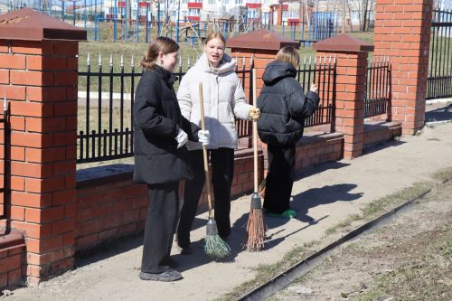 Продолжают поступать снимки с субботника в Лаишеве