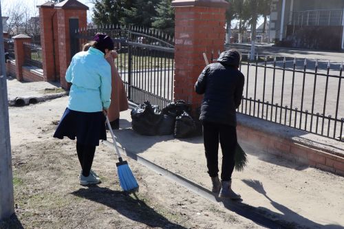 Продолжают поступать снимки с субботника в Лаишеве