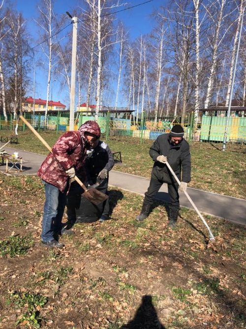 Продолжают поступать снимки с субботника в Лаишеве