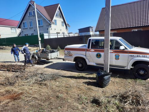 Продолжают поступать снимки с субботника в Лаишеве