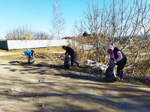 Жители Лаишева продолжают убираться на улицах города