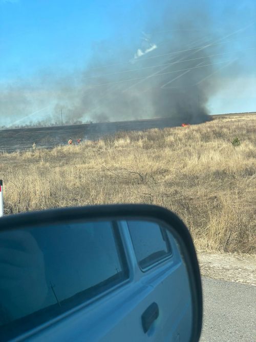 Горит поле в поселке Лаишевского района