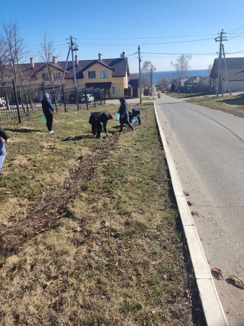 Жители Лаишева продолжают убираться на улицах города