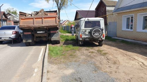 Из-за аварии на улице Ленина в Лаишеве упала опора освещения