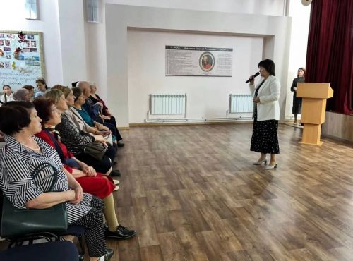 Педагогик хезмәт ветераннары һәм Сокуры авылының мактаулы кешеләре белән очрашу узды