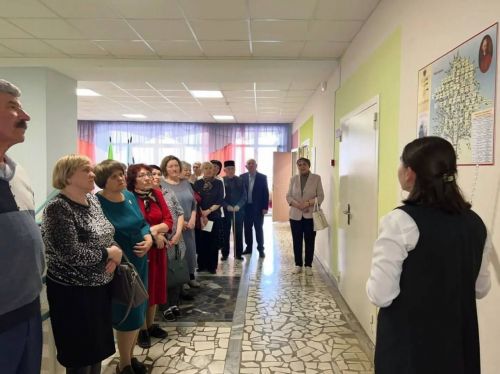 Педагогик хезмәт ветераннары һәм Сокуры авылының мактаулы кешеләре белән очрашу узды
