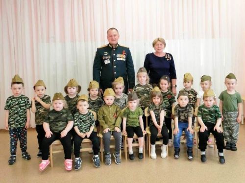 В Лаишевском районе участник СВО, награжденный медалью «За отвагу»,  встретился с воспитанниками детсада