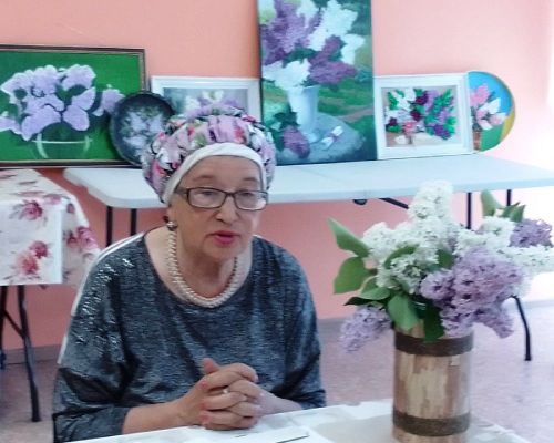 В особый сиреневый день читали стихи, фотографировались, пили чай и обсуждали планы на будущее
