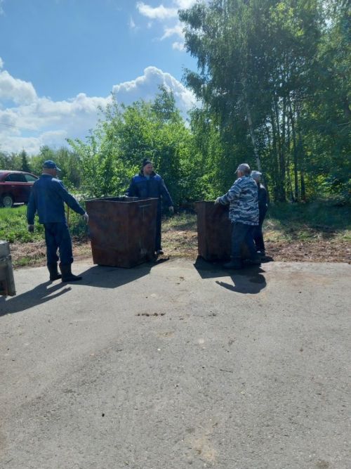 В Лаишевском районе в Атабаево на субботнике навели порядок на сельском кладбище