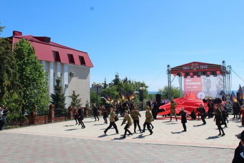 Лаишевские артисты выступили с концертом ко Дню Победы