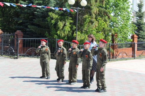 Лаишевские артисты выступили с концертом ко Дню Победы