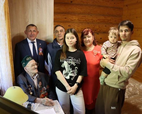 Поздравили с Днем Победы 101-летнего ветерана с уникальной судьбой