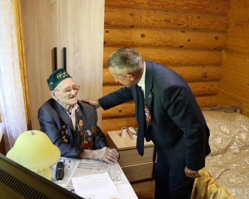 Поздравили с Днем Победы 101-летнего ветерана с уникальной судьбой
