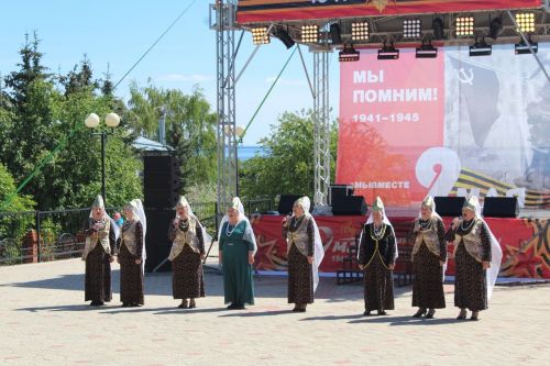 Лаишевские артисты выступили с концертом ко Дню Победы