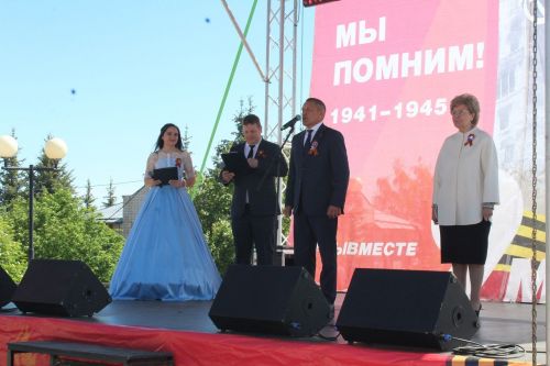 Лаишевские артисты выступили с концертом ко Дню Победы