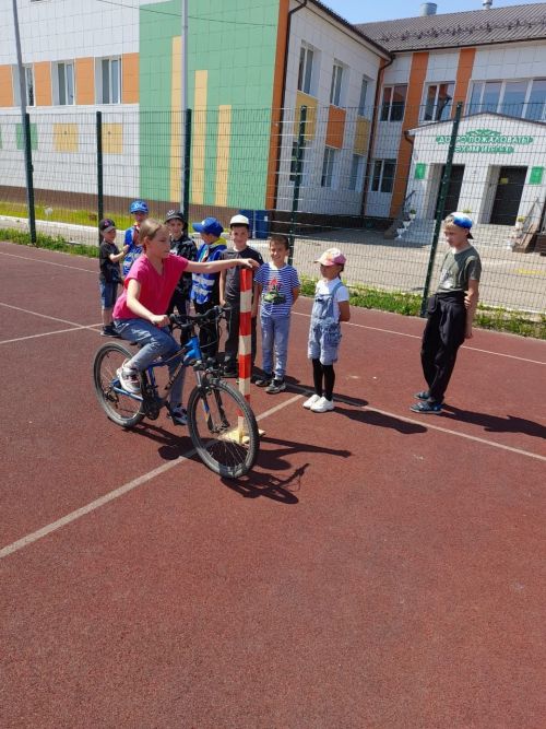 В Кирбях в пришкольном лагере провели игру по ПДД