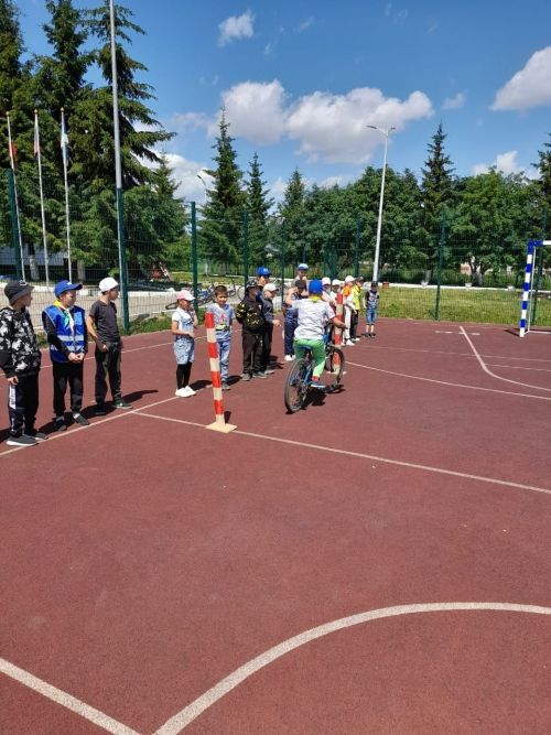 В Кирбях в пришкольном лагере провели игру по ПДД