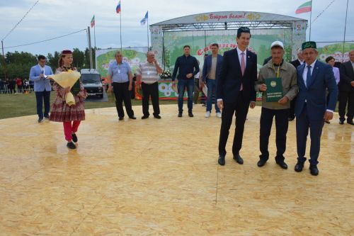 На Сабантуе наградили жителей Лаишевского района