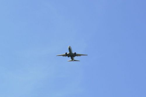 Самолет в небе — обычное явление для жителей Лаишевского района