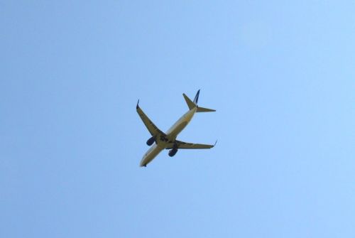 Самолет в небе — обычное явление для жителей Лаишевского района