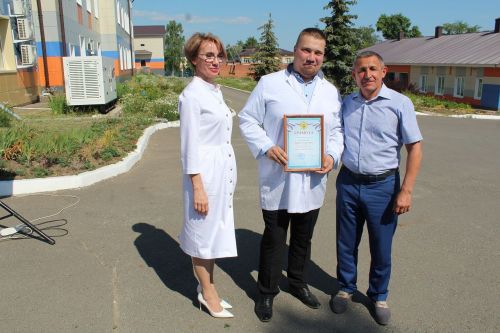Глава Лаишевского района поздравил медицинских работников с Днем медика
